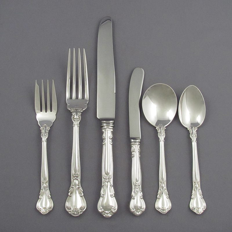 Birks Chantilly Dinner Place Settings French Blade - JH Tee Antiques