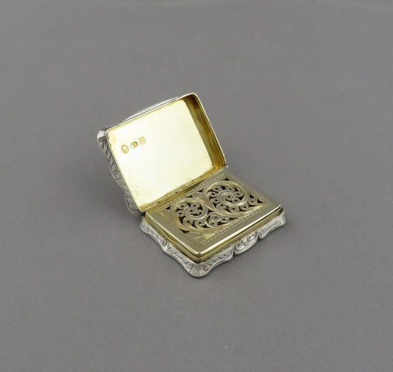Victorian Castle Top Silver Vinaigrette - JH Tee Antiques