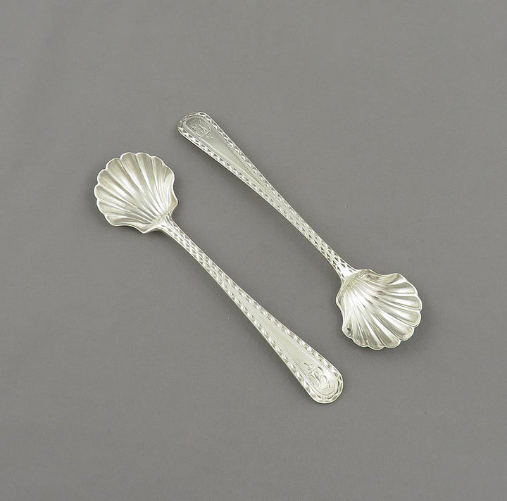 Pair of George III Silver Salt Spoons - JH Tee Antiques