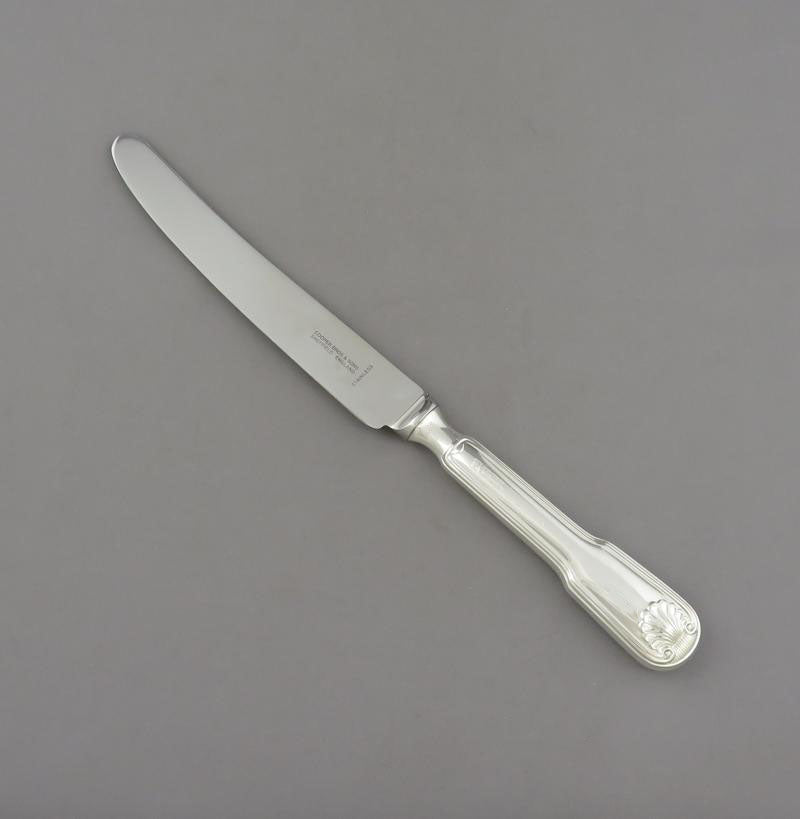 Fiddle Thread &amp; Shell Silver Dinner Knives - JH Tee Antiques