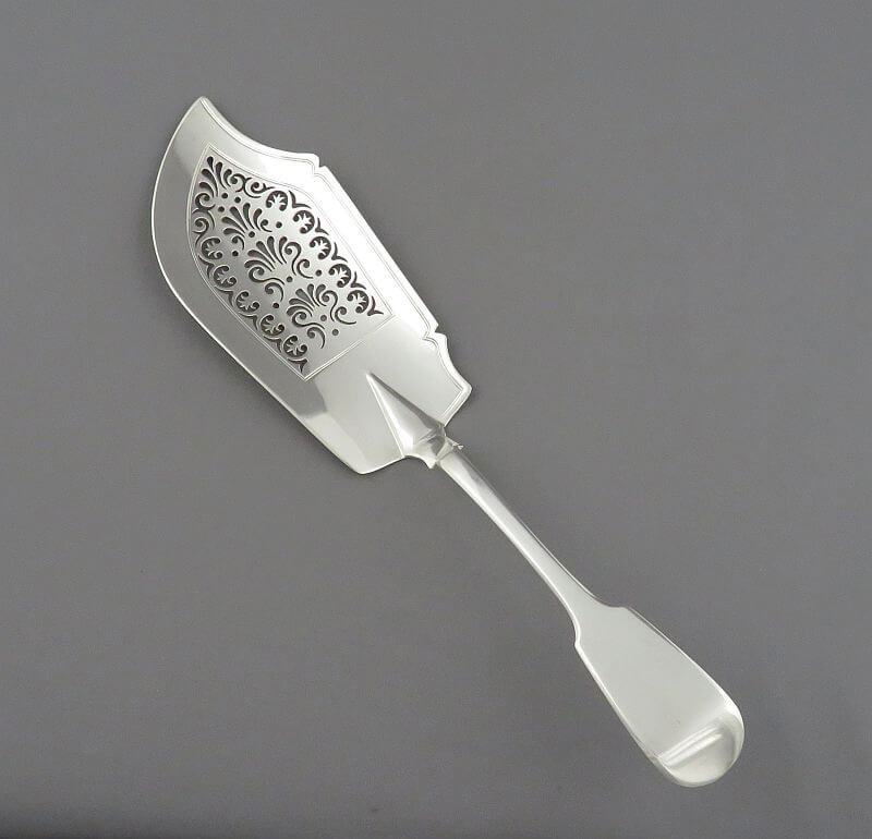 George IV Sterling Silver Fiddle Pattern Fish Slice - JH Tee Antiques