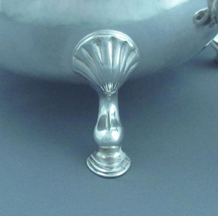 Pair of George II Silver Sauce Boats - JH Tee Antiques