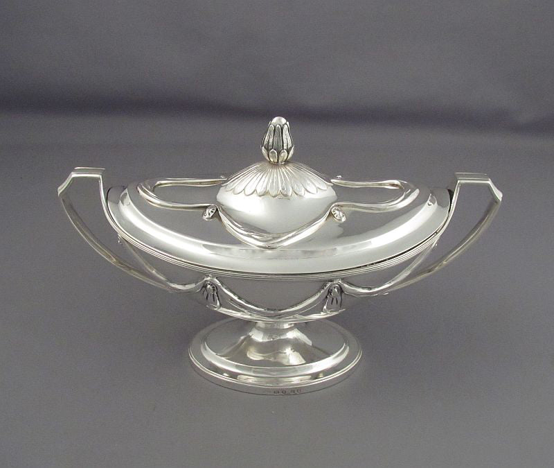 Pair of George III Sterling Silver Sauce Tureens - JH Tee Antiques