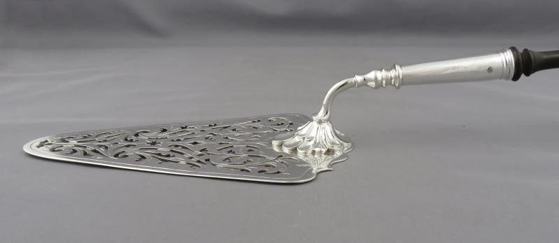 George III Sterling Silver Fish Slice - JH Tee Antiques