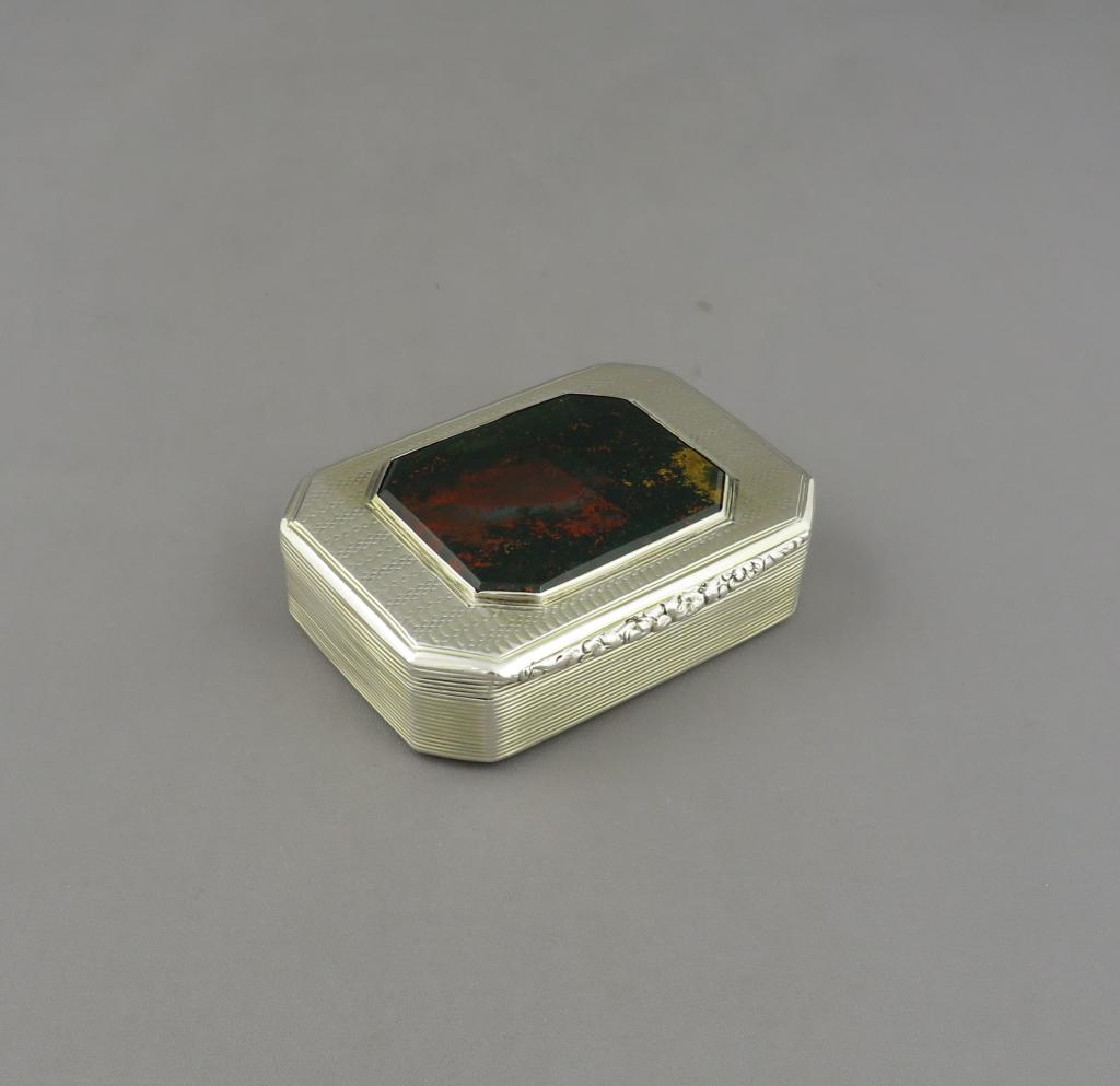Georgian Sterling Silver and Agate Snuff Box - JH Tee Antiques