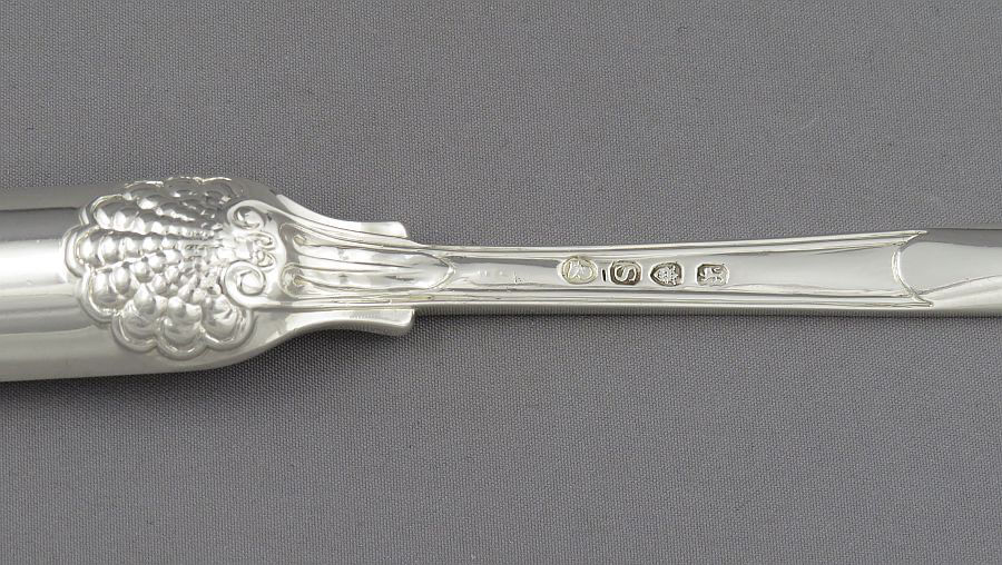 Queens Pattern Sterling Silver Marrow Scoop - JH Tee Antiques
